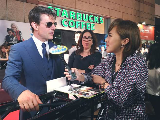 汤姆克鲁斯2017年第4度来台宣传电影《神鬼传奇》，朱培滋前往採访，对于能两度与好莱坞明星面对面，至今想起仍非常兴奋。（镜新闻提供）