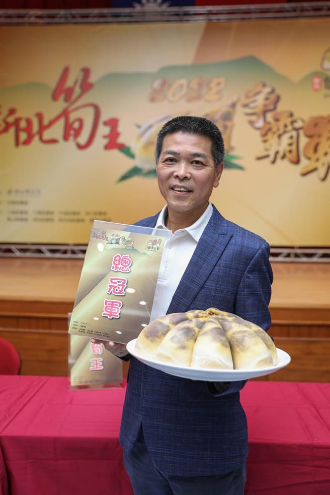 新北市农业局今举办「2022新北市绿竹笋联合评鑑比赛」，「新北笋王」、「美笋王」头衔都由五股区农会常务监事陈广益夺下。（蔡雯如摄）