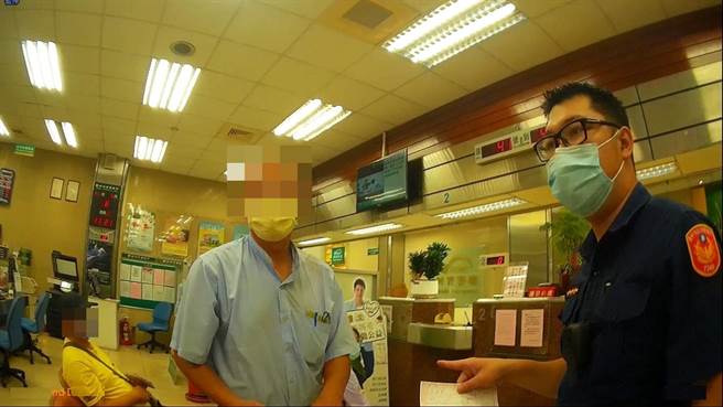 王姓老翁误信line投资股票群组「假投资、真诈骗」，警方成功阻诈。(警方提供)