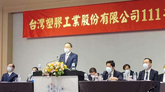 面对全球经济景气充满不确定性及挑战，台塑董事长林健男今天表示，将以转型高科技产业、创新研发、深化AI应用、投资布局等四大策略因应。(王莫昀摄)