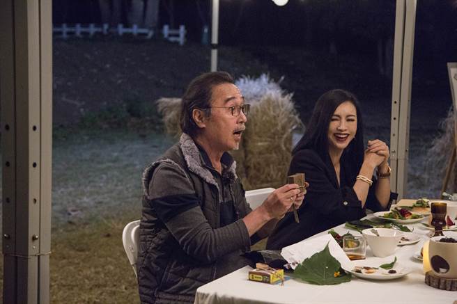 《花甲少年趣旅行》最新一集由赵树海（左）、田丽担任花甲。（MyVideo提供）