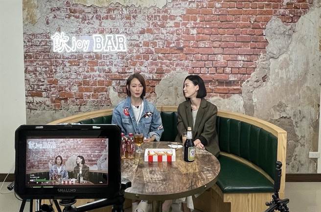 潘慧如、锺瑶闺蜜话匣子打开停不了。（球状星团娱乐公司提供）