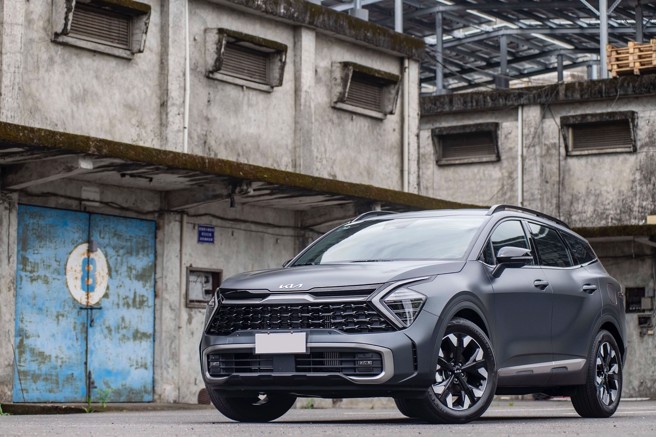 新世代Sportage以Kia「Opposites United」對立的和諧設計語彙打造，極具未來感的視覺效果，讓人過目難忘。（陳大任攝）