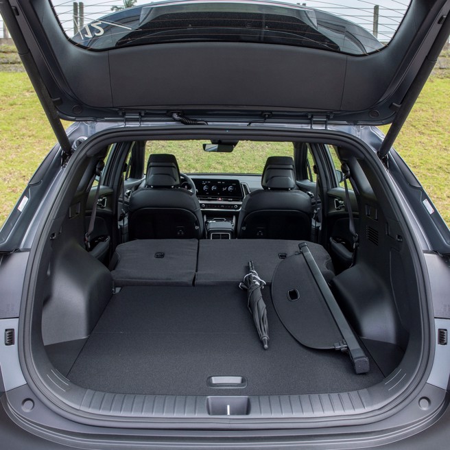行李廂配貼身感應式電動尾門並具最高1872L載物空間。（陳大任攝）