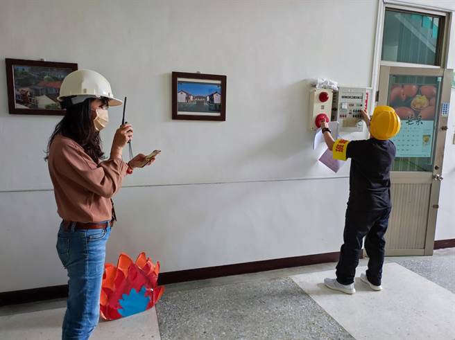 台南西港区公所上百人防灾演练，模拟地震引发火灾应变流程。（台南市西港区公所提供／刘秀芬台南传真）