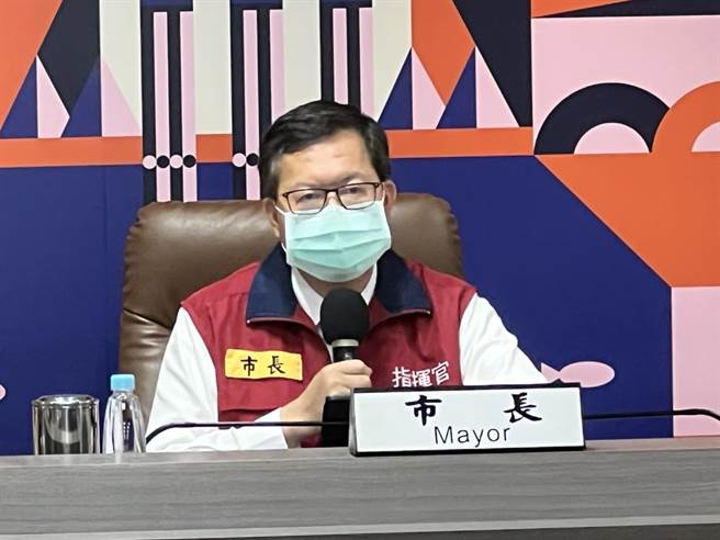 桃园9日新增6298例本土个案，市长郑文灿说明疫情概况。（桃园市政府提供／陈梦茹桃园传真）