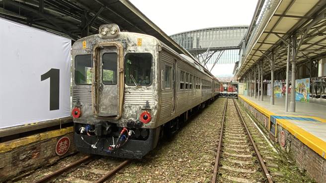 DR2700型柴油客车1966年以「光华号」之名营运。（陈淑芬摄）