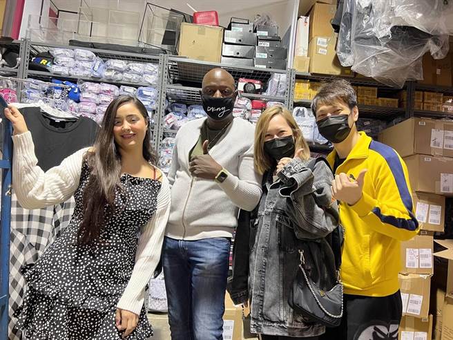 网红Halo-Mavis夫妻檔上月受邀到纽约卡尔总部连线带货。（翻摄自Halo-Mavis脸书）