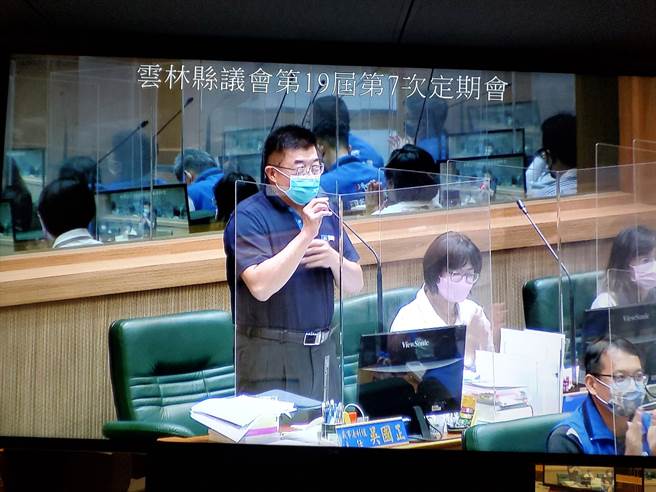 云林县议会议事组主任吴国正发表感言说，自己真的做太久了，该退休了！他要说的就是「感谢再感谢」。（周丽兰摄）