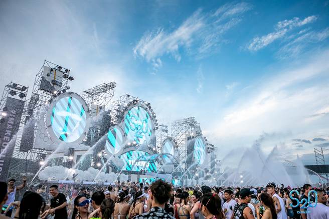 S2O融合电音派对与泰国泼水节欢乐元素。（Spunite斯邦奈提供）