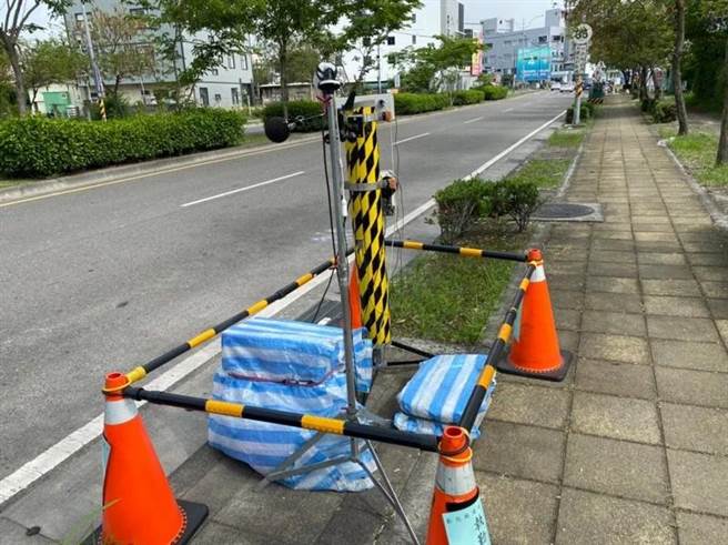 原厂汽机车排气声浪小，许多爱车人士会改装排气管「蹦蹦叫」，不过其发出的巨大噪音常常吵得民眾无法入眠，民眾检举不断。（环保局提供／吴建辉彰化传真）