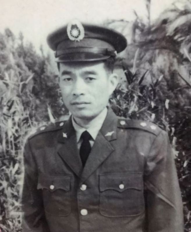 罗添福的军装照（照片：曾建元提供）