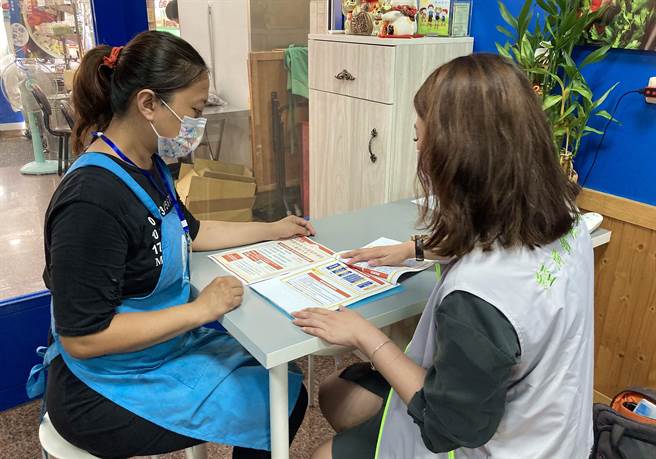 高市經發局1日啟動一條龍專案輔導，呼籲店家把握最後7天申請經濟部餐飲行銷補助。（柯宗緯翻攝）