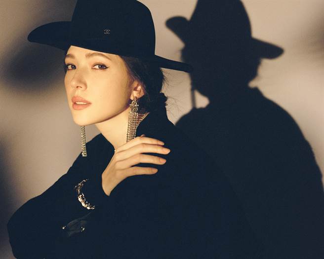 许玮宁外表精致、演技精湛是眾人眼中女神级明星。（MilkX Taiwan 提供）