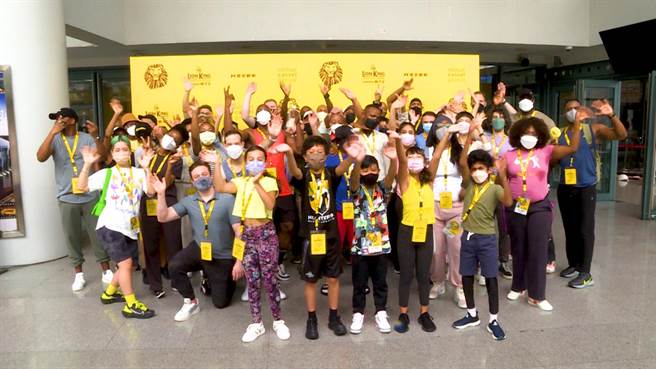 《狮子王》近百人庞大团队抵台并完成隔离。（宽宏艺术提供）