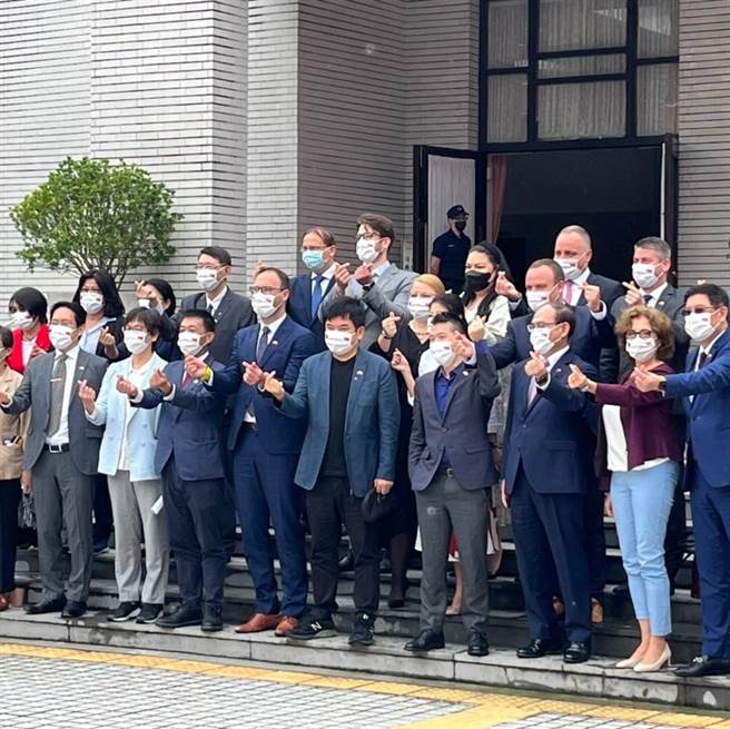 斯洛伐克国会及布拉提斯拉瓦省联合访问团今（9日）参访立法院。（摘自何志伟脸书）