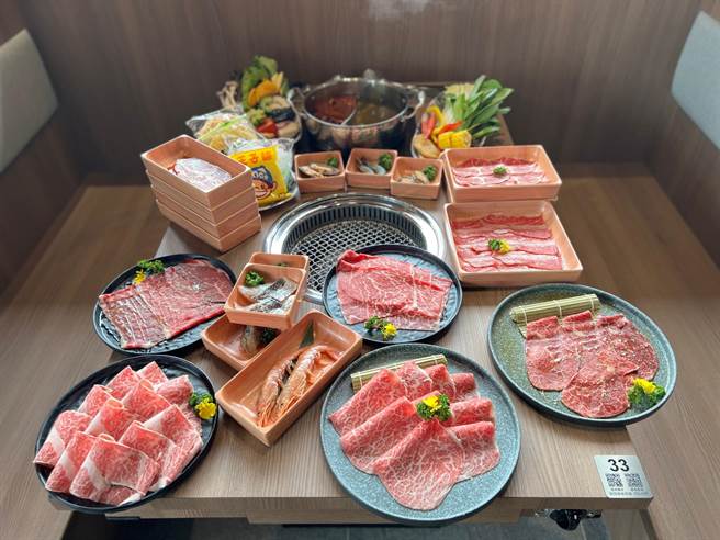 「有之和牛锅物放题」进驻高雄冈山乐购，为中部以南首家。（柯宗纬摄）