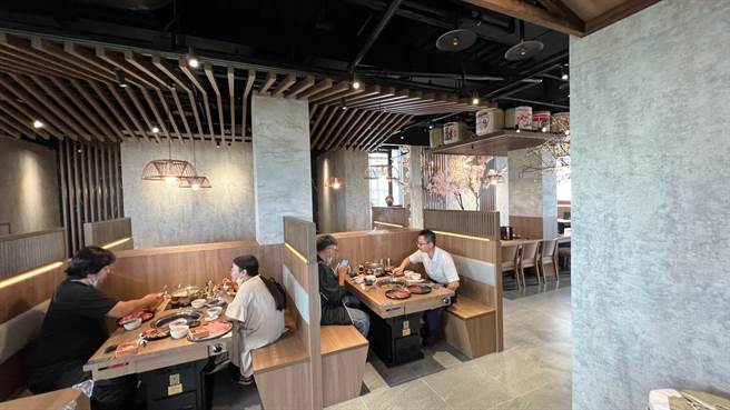 南部疫情高原期，仍吸引不少饕客嚐鲜。（柯宗纬摄）