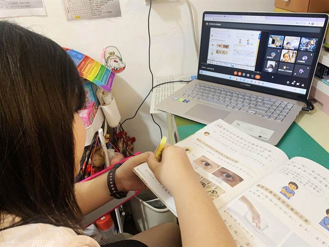 嘉义县高中以下学校，6月13日至17日仍暂停实体课程，採远距教学上课。（吕妍庭摄）