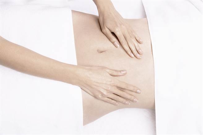 Sisley独家雕塑手技，激活唤醒韵律指法。（Sisley提供）