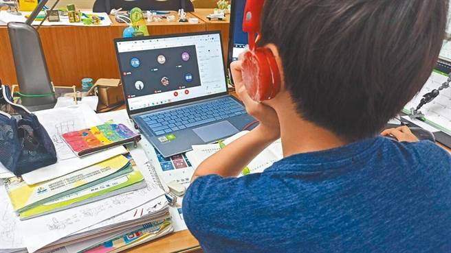 疫情严峻期间，许多学校改採线上授课。（示意图／本报资料照片）
