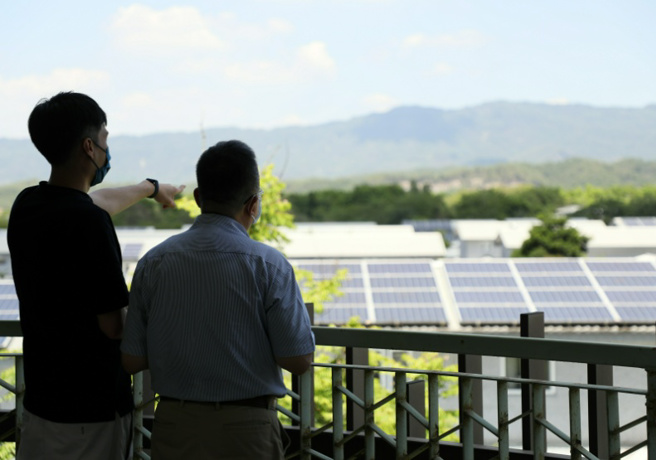 小林社区供电自给自足，成为汰役电池 再利用典范。（图/ 远见提供）
