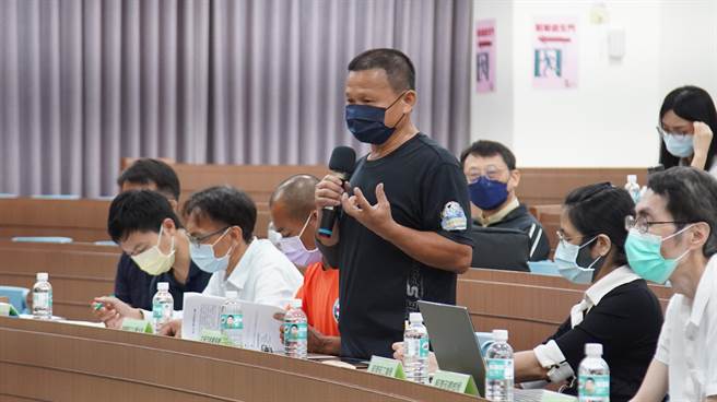 嘉义布袋港往澎湖「蓝色公路」，日前发生水上摩托车乘客不幸溺毙意外，立委蔡易余为让痛苦的教训不会再发生，今举行「强化水上摩托车骑乘安全」公听会。（蔡易余服务处提供∕吕妍庭嘉义传真）