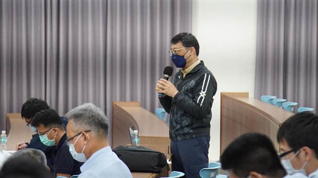 嘉义布袋港往澎湖「蓝色公路」，日前发生水上摩托车乘客不幸溺毙意外，立委蔡易余为让痛苦的教训不会再发生，今举行「强化水上摩托车骑乘安全」公听会。（蔡易余服务处提供∕吕妍庭嘉义传真）