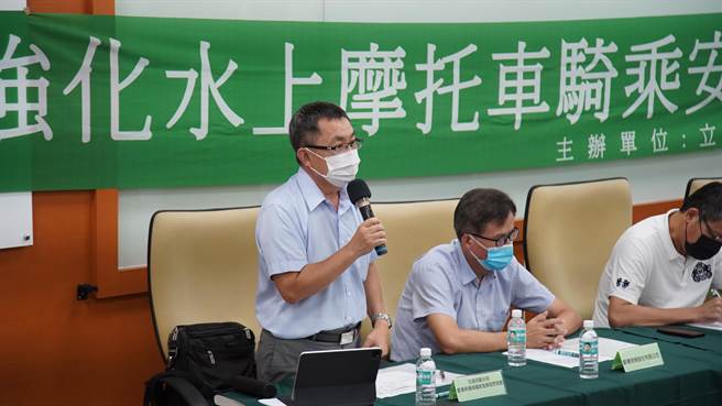 嘉义布袋港往澎湖「蓝色公路」，日前发生水上摩托车乘客不幸溺毙意外，立委蔡易余为让痛苦的教训不会再发生，今举行「强化水上摩托车骑乘安全」公听会。（蔡易余服务处提供∕吕妍庭嘉义传真）