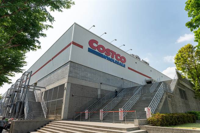 南屯区内的国际大型连锁卖场，购物方便，人潮带来钱潮。（业者提供／卢金足台中传真）