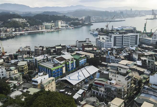 位于今和平岛平一路的诸圣教堂考古遗址邻近基隆港区，原为台湾造船公司基隆厂区停车场。（基隆市文化局提供） 