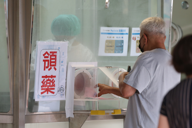 中医师公会全国联合会理事长柯富扬表示，除了清冠一号外，中医师替个别民眾「量身订做」的中药效果也不错。（示意图／本报资料照）
