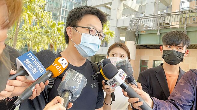 恩恩爸持续向新北市府索取相关通联录音，但双方并未达成共识。（蔡雯如摄）