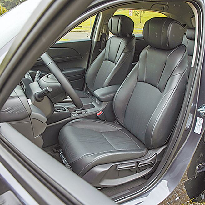 座椅使用高透气豪华皮质座椅及G-frame体感纾压骨架。    （陈大任摄）