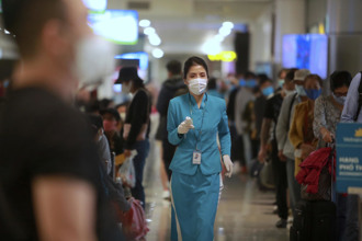 越南搶國際旅客 提議免除COVID-19保險要求