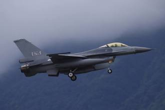 6架駐美F-16返台升級 國軍4飛官隨隊
