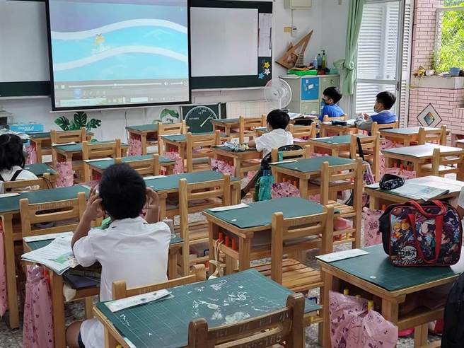 實施遠距教學，彰化縣高級中等以下學校，含幼兒園，每日約提供1.1萬學生到校。（彰化縣政府提供／吳敏菁彰化傳真）