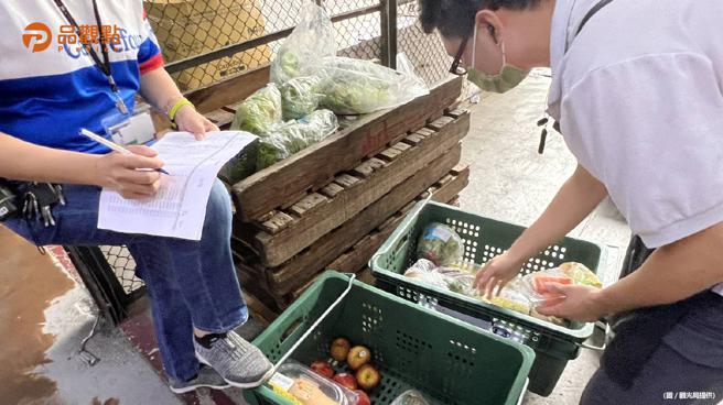 品观点｜寿山动物园x家乐福「续食计画」启动 让动物好友们大快朵颐（图/品观点提供）