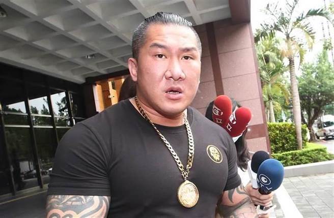 3年前「館長」陳之漢不滿被公民老師兼網紅羅文批評，他在直播時罵髒話回擊，怒罵對方「螺紋保險套」（本報資料照片）