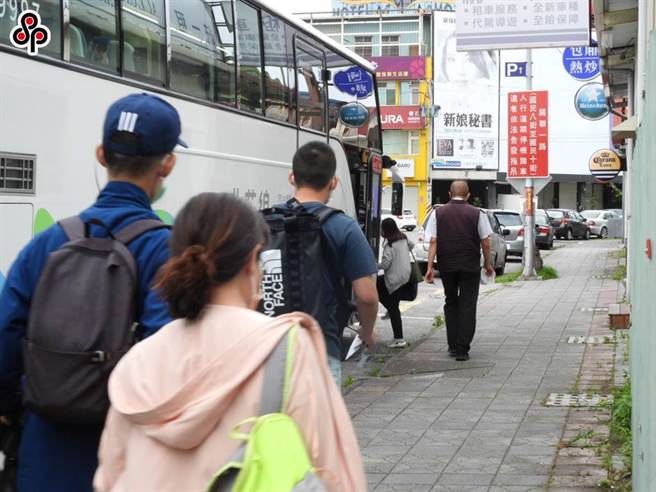 交通部因应5月1日台铁列车全面停驶，推出「类火车」交通应变计画，疏运旅客。(本报资料照片)