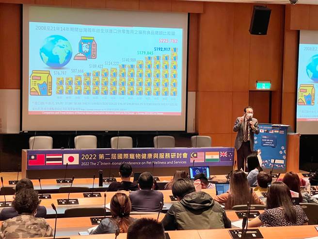 弘光科大举办国际宠物研讨会，讲师侯志远发表饲主的饲养现况、消费行为。（陈淑娥摄）