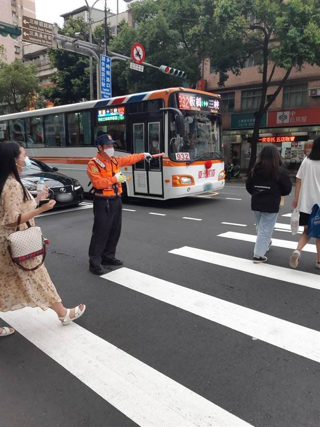 三峡义交小队长蒋金水获选担任护老专案宣导大使。（警方提供）