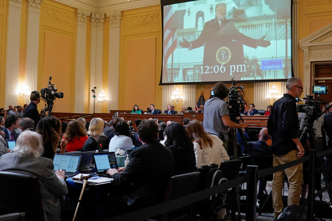 美國國會大廈暴動案今天舉行首場公開聽證會。(圖／路透社)