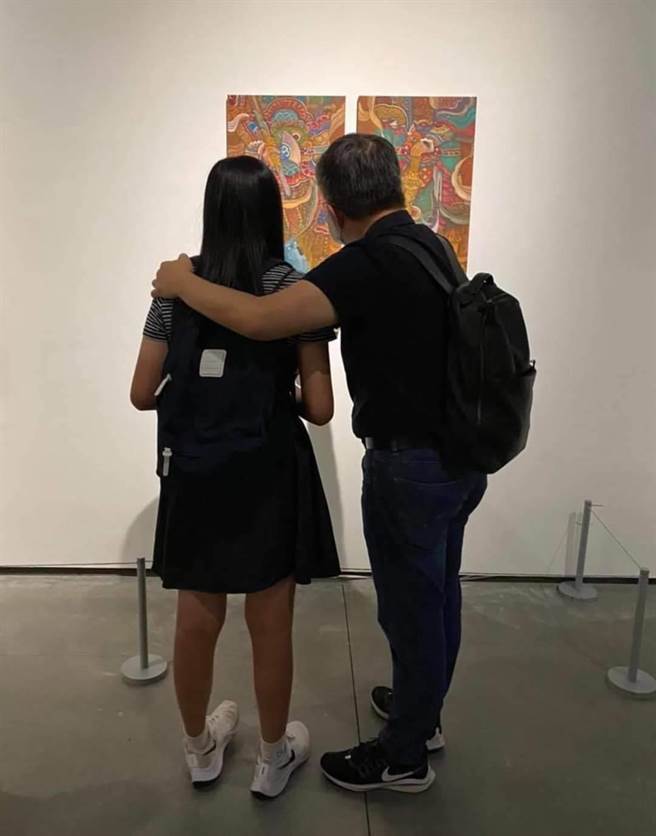 立法副院長蔡其昌因確診，造成女兒不能參加畢典。（摘自蔡其昌臉書）