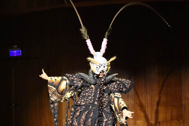 吴兴国嫡传弟子朱柏澄演出《蜕变》第1段。（邱立雅摄）