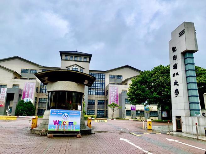 聖約翰科技大學10日表示，受少子化海嘯影響，朝小而美規模發展，結合校友企業資源，聚焦發展特色。學校的5個系在112學年將持續招生，但部分學制停招。（圖/ 中央社）
