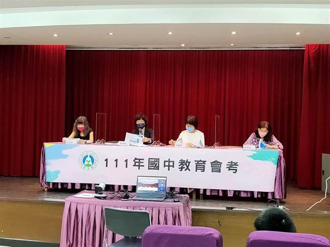 国中教育会考今日公布成绩。（李侑珊摄）