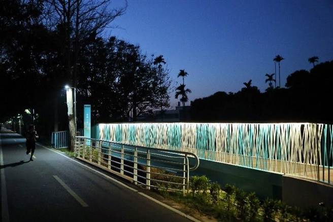 夜間打燈更散發獨特時尚氣息與美感。（台中市觀旅局提供／陳淑娥台中傳真）