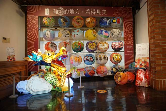 古亭国中灯艺队师生共同策划「有灯的地方看得见美」特展。（北市乡土教育中心提供／游念育台北传真）