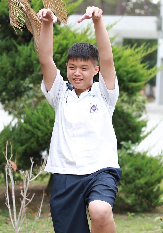 公馆国中学生温容贤拿下5A10＋满级分。（公馆国中提供／谢明俊苗栗传真）